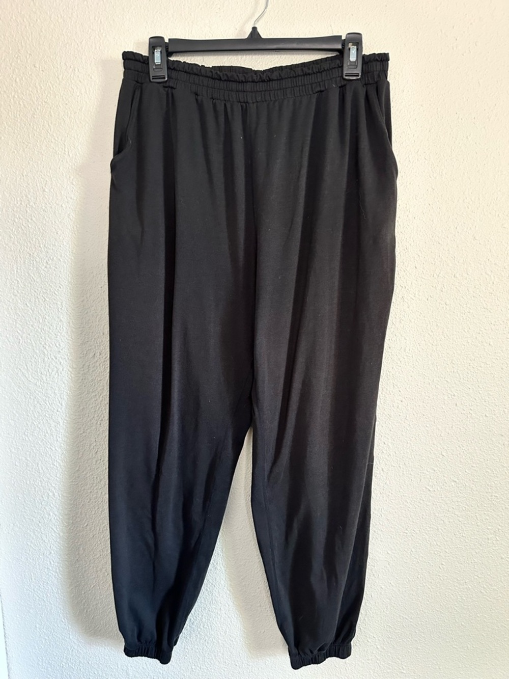 Vuori Black Elastic Waist Joggers
